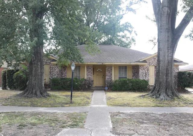 Photo 2 of Sale Pending at 1119 Marcella St, Houston, TX 77091 | MLS# 11401809 | Listing updated on 2026-08-18