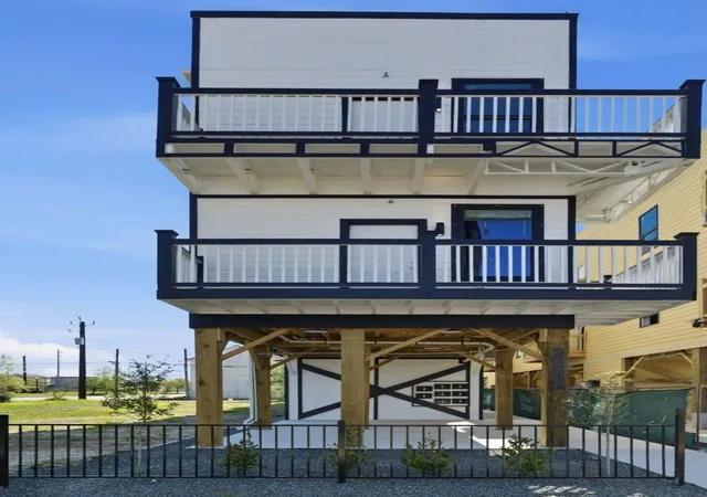 Photo 1 of Multi family home for sale at 2807 Church St, Galveston, TX 77550 | MLS# 98892480 | Listing updated on 2026-06-12