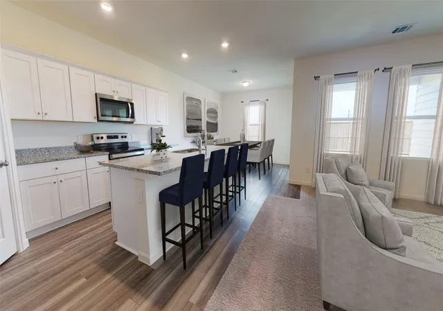 Photo 3 of Single family home for sale at 3326 Nautical Mile Dr, Dickinson, TX 77539 | MLS# 31092623 | Listing updated on 2026-09-18