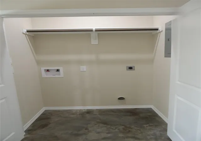 Listing Photo 2 - Condo for sale in building located at 103 Summer Pl, Huntsville, TX 77340 - Unit #