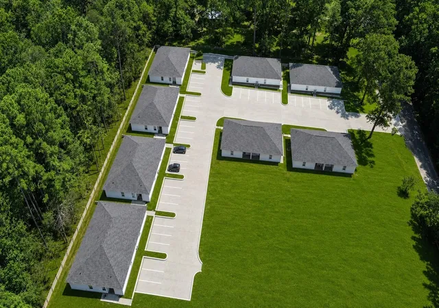 Photo 3 of Multi family home for sale at 103 Summer Pl, Huntsville, TX 77340 | MLS# 34085080 | Listing updated on 2026-10-08