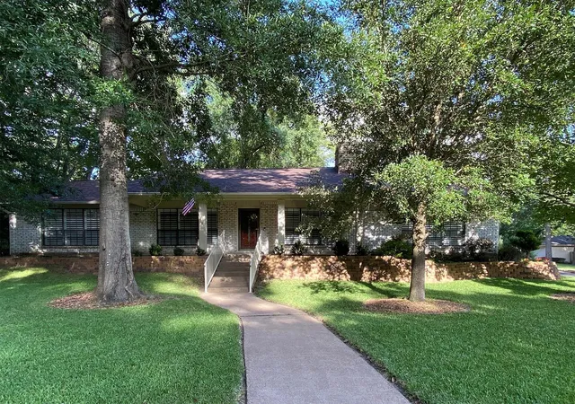 1st image of 372 Oak Hill Dr, Huntsville, TX 77340 | MLS# 60008030