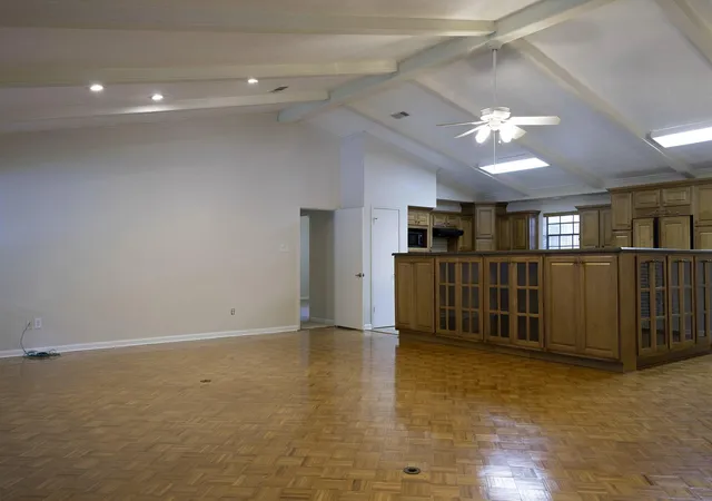 3rd image of 372 Oak Hill Dr, Huntsville, TX 77340 | MLS# 60008030