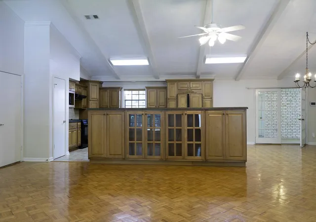 4th image of 372 Oak Hill Dr, Huntsville, TX 77340 | MLS# 60008030