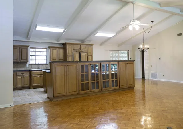 5th image of 372 Oak Hill Dr, Huntsville, TX 77340 | MLS# 60008030