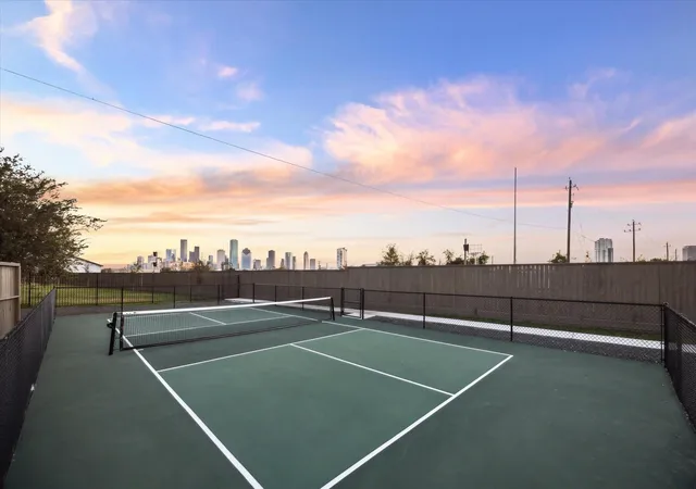 2nd image of 3101 Hicks St, Houston, TX 77007 | MLS# 77782475