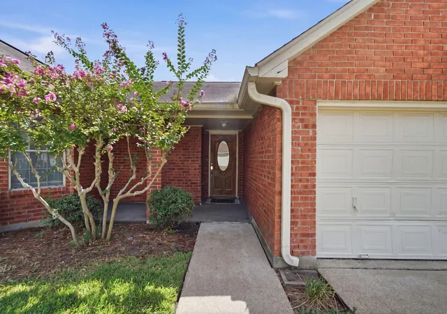 33rd image of 707 Laurel Grove Ln, Pearland, TX 77584 | MLS# 70649780