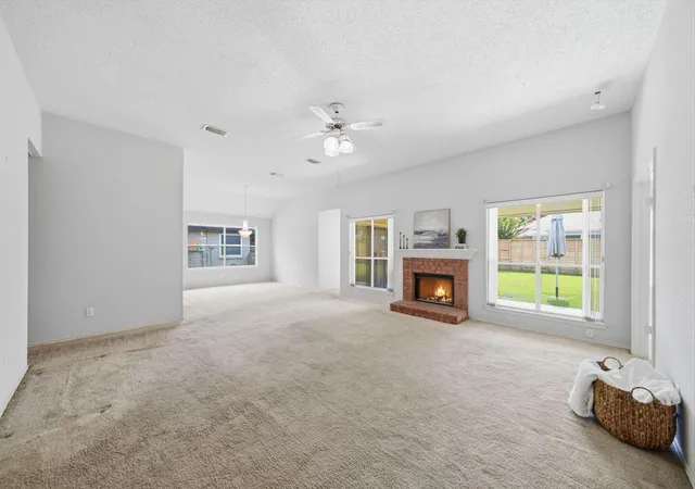Photo 3 of Single family home for sale at 707 Laurel Grv Ln, Pearland, TX 77584 | MLS# 70649780 | Listing updated on 2026-09-16