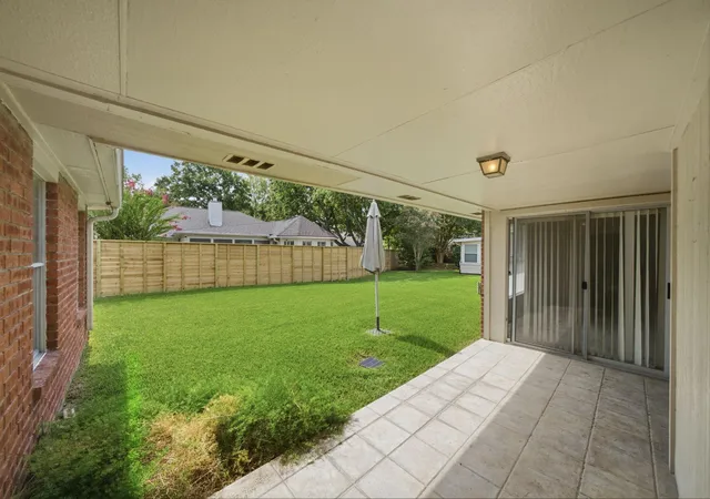 Photo 4 of Single family home for sale at 707 Laurel Grv Ln, Pearland, TX 77584 | MLS# 70649780 | Listing updated on 2026-09-16