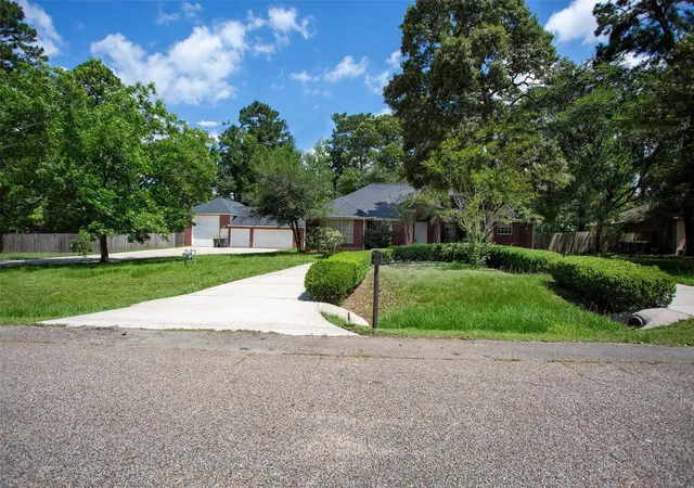 Photo 2 of Single family home for sale at 217 Tupelo Ln, Conroe, TX 77304 | MLS# 66731555 | Listing updated on 2026-08-30