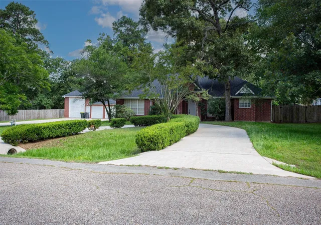 Photo 3 of Single family home for sale at 217 Tupelo Ln, Conroe, TX 77304 | MLS# 66731555 | Listing updated on 2026-08-30