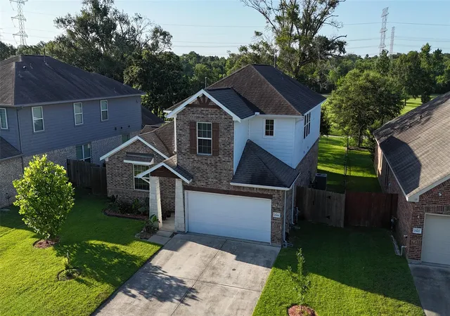 Photo 2 of Single family home for sale at 2506 Bay Hl Dr, Baytown, TX 77523 | MLS# 10418182 | Listing updated on 2026-08-29
