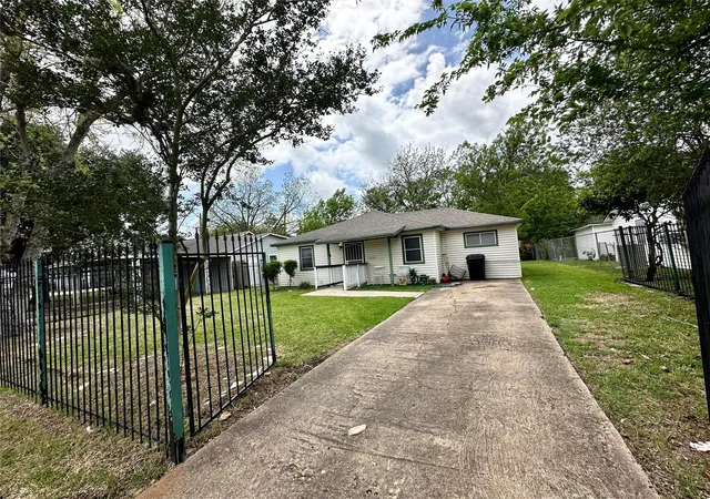 1st image of 10206 Ashville Dr, Houston, TX 77051 | MLS# 25145032