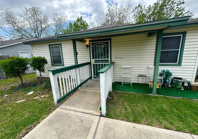 4th image of 10206 Ashville Dr, Houston, TX 77051 | MLS# 25145032