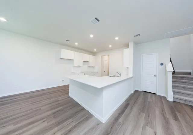 Photo 3 of Sale Pending at 2106 Creole Crk Ln, Houston, TX 77090 | MLS# 46806697 | Listing updated on 2026-09-04