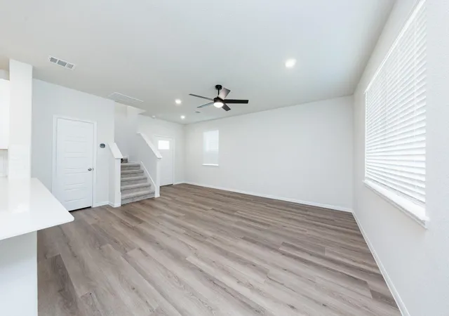 Photo 4 of Sale Pending at 2106 Creole Crk Ln, Houston, TX 77090 | MLS# 46806697 | Listing updated on 2026-09-04