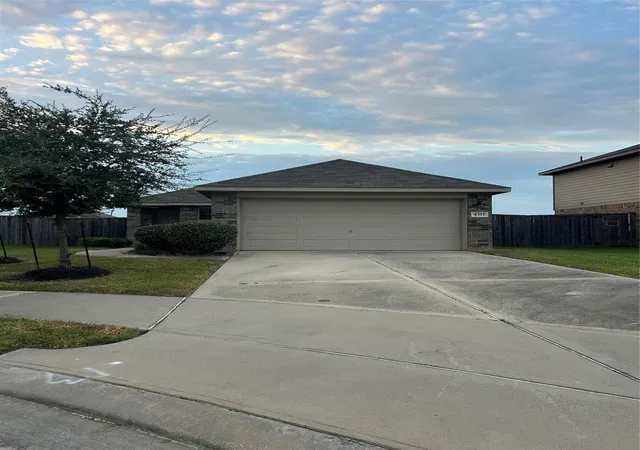 3rd image of 4311 Cedar Elm St, Baytown, TX 77521 | MLS# 8105536