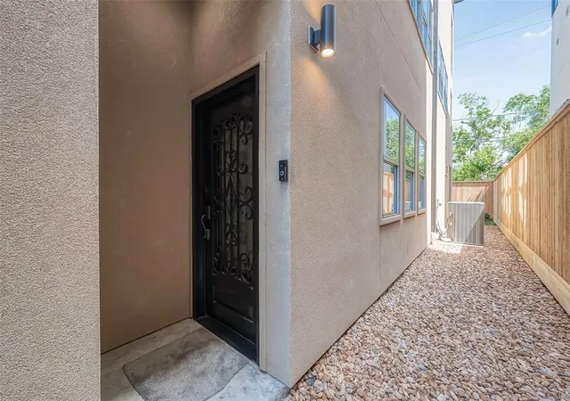 3rd image of 5510 Bosque St, Houston, TX 77056 | MLS# 35036378