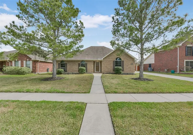 2nd image of 6815 Amistad Ct, Manvel, TX 77578 | MLS# 5781398