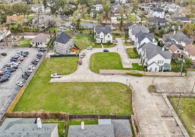 4th image of 7903 S Villa Cir, Hilshire Village, TX 77055 | MLS# 82046055