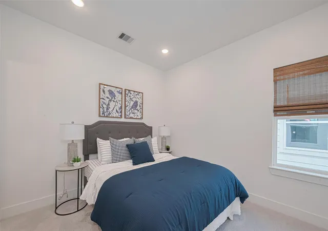 2nd image of 9435 Pembrook, Houston, TX 77016