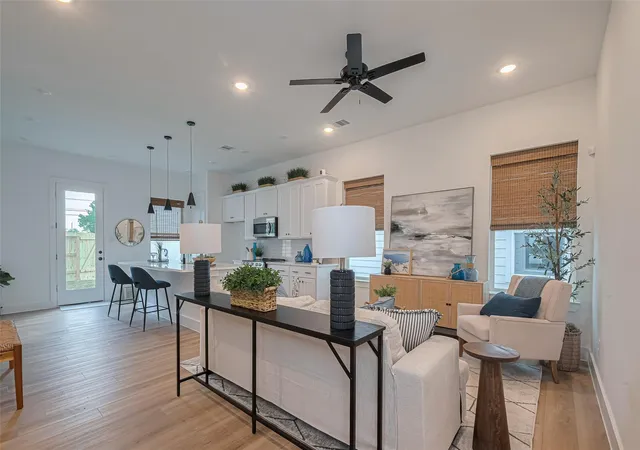 3rd image of 9435 Pembrook, Houston, TX 77003