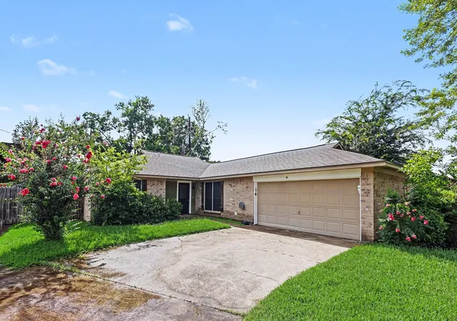 Photo 2 of Single family home for sale at 7307 Willow Oak Dr, Baytown, TX 77521 | MLS# 34058012 | Listing updated on 2026-08-27