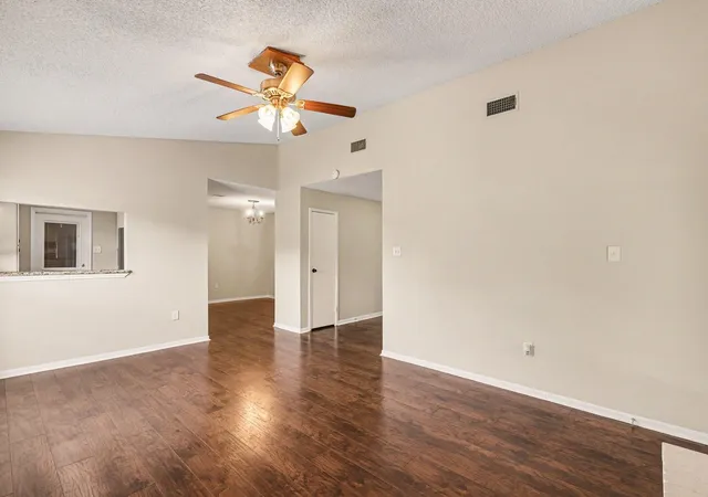 Photo 4 of Single family home for sale at 7307 Willow Oak Dr, Baytown, TX 77521 | MLS# 34058012 | Listing updated on 2026-08-27