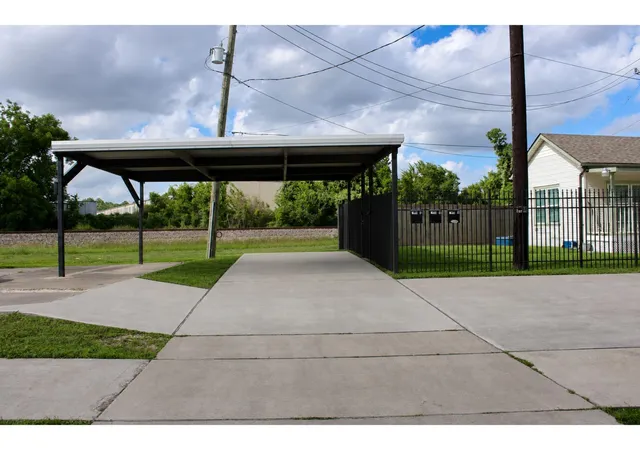 Photo 1 of Multi family home for sale at 6712 Fulton St, Houston, TX 77022 | MLS# 87443548 | Listing updated on 2026-06-17