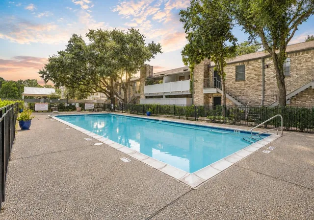 Listing Photo 4 - Condo for sale in building located at 8243 Creekbend Dr, Houston, TX 77071 - Unit #8243