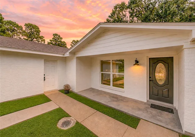 Photo 2 of Single family home for sale at 5411 Logston Ln, Spring, TX 77389 | MLS# 71902936 | Listing updated on 2026-08-08