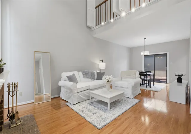 1st image of 701 Bering Dr #102, Houston, TX 77057 | MLS# 64211580