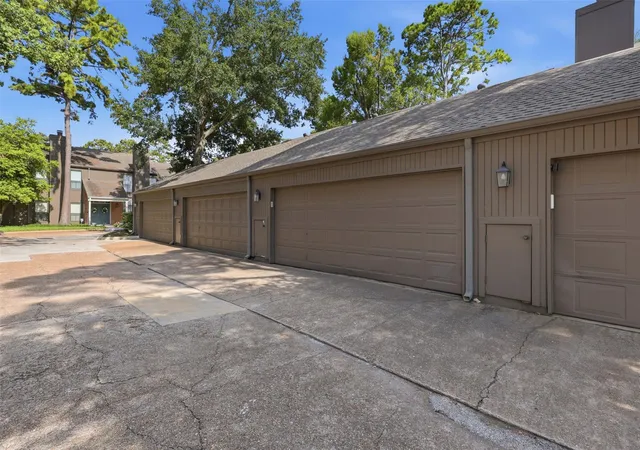 28th image of 701 Bering Dr #102, Houston, TX 77057 | MLS# 64211580