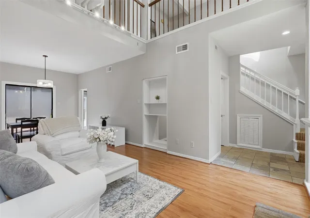 2nd image of 701 Bering Dr #102, Houston, TX 77057 | MLS# 64211580