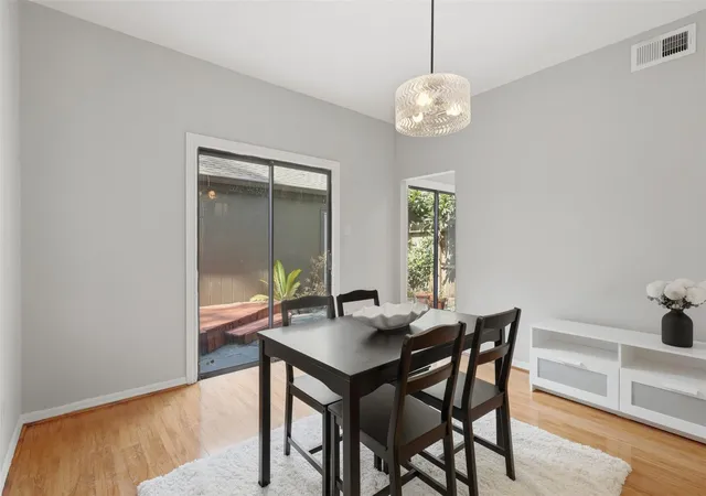 4th image of 701 Bering Dr #102, Houston, TX 77057 | MLS# 64211580