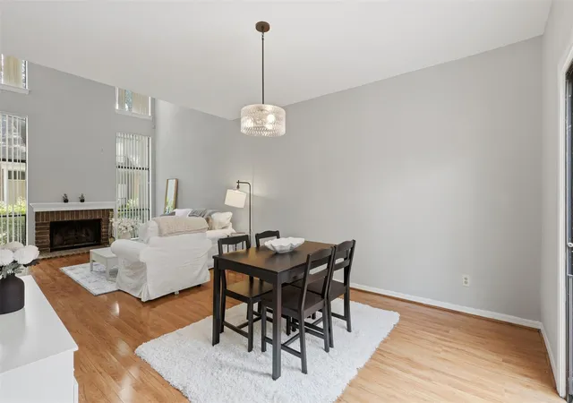 5th image of 701 Bering Dr #102, Houston, TX 77057 | MLS# 64211580