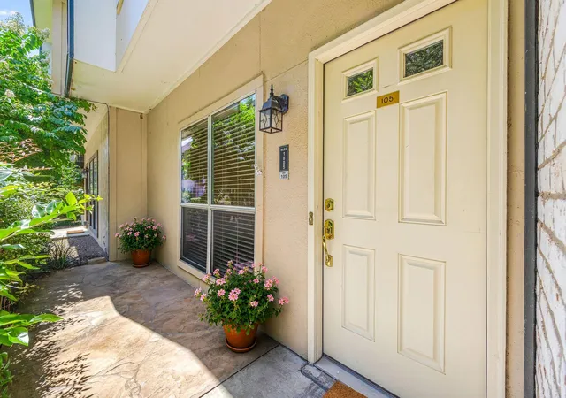 Photo 1 of Sale Pending at 1805 Stoney Brk Dr #105, Houston, TX 77063 | MLS# 64296787 | Listing updated on 2026-09-05