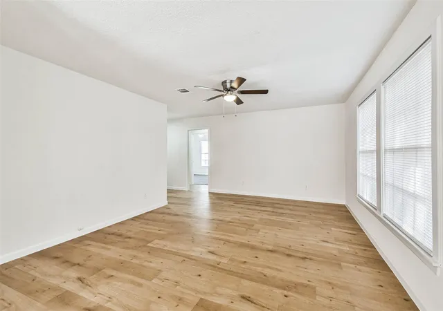 3rd image of 105 Live Oak St, Baytown, TX 77520 | MLS# 79382347