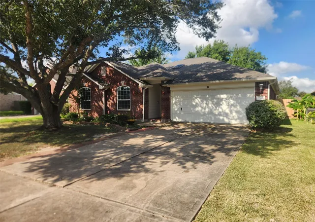 Photo 1 of Sale Pending at 3118 Glen Cullen Ln, Pearland, TX 77584 | MLS# 50015787 | Listing updated on 2026-09-13