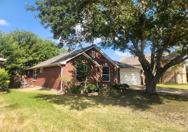 Photo 2 of Sale Pending at 3118 Glen Cullen Ln, Pearland, TX 77584 | MLS# 50015787 | Listing updated on 2026-09-13