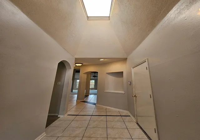 Photo 3 of Sale Pending at 3118 Glen Cullen Ln, Pearland, TX 77584 | MLS# 50015787 | Listing updated on 2026-09-13