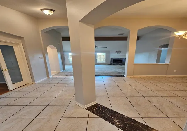 Photo 3 of Sale Pending at 3118 Glen Cullen Ln, Pearland, TX 77584 | MLS# 50015787 | Listing updated on 2026-09-13