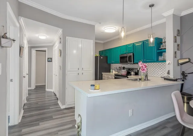 1st image of 2111 Welch St #B201, Houston, TX 77019 | MLS# 64849425