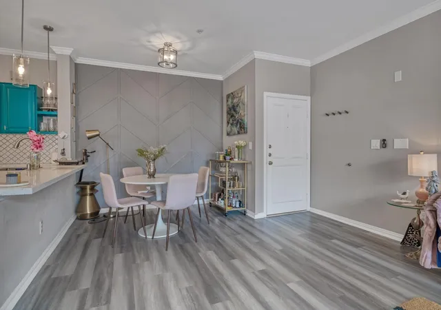 3rd image of 2111 Welch St #B201, Houston, TX 77019 | MLS# 64849425