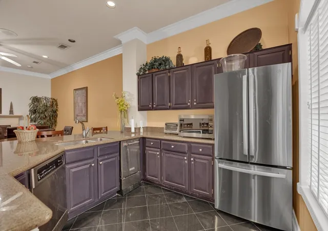 2nd image of 2111 Welch St, Houston, TX 77019