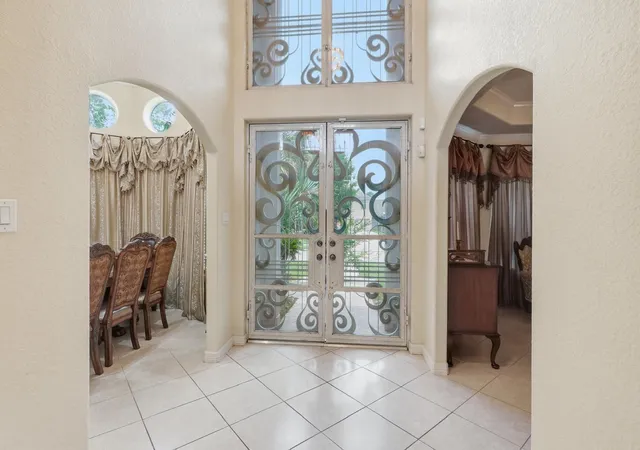 Photo 2 of Single family home for sale at 247 Old Spring Ln, Houston, TX 77015 | MLS# 67181766 | Listing updated on 2026-09-09