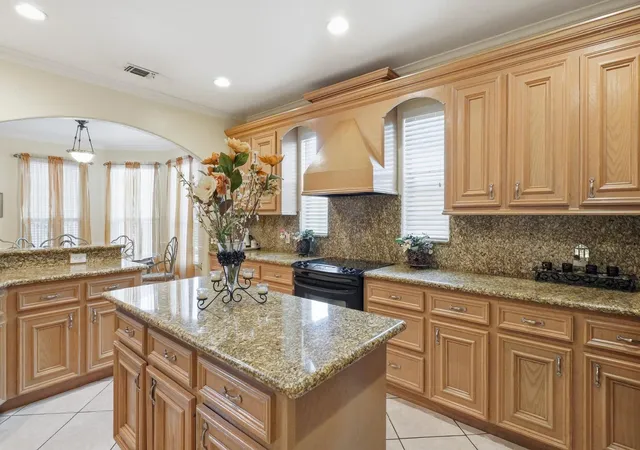 Photo 4 of Single family home for sale at 247 Old Spring Ln, Houston, TX 77015 | MLS# 67181766 | Listing updated on 2026-09-09
