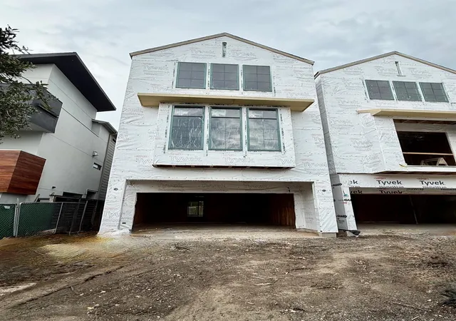 Photo 3 of Single family home for sale at 1817 Branard St, Houston, TX 77098 | MLS# 37959428 | Listing updated on 2026-08-05