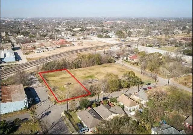 Photo 3 of Land for sale at 2299 Harrington St, Houston, TX 77026 | MLS# 17274712 | Listing updated on 2026-03-29