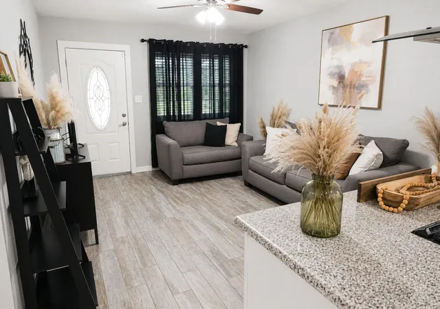 Photo 2 of Single family home for sale at 315 E Janisch Rd, Houston, TX 77022 | MLS# 72753132 | Listing updated on 2026-08-24